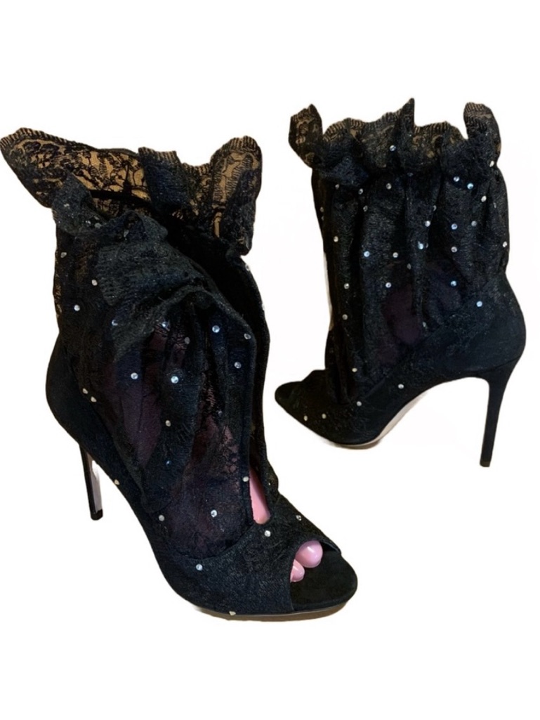 Nora Aytch “Samantha” Black Lace, Crystal & Leather Booties (39)